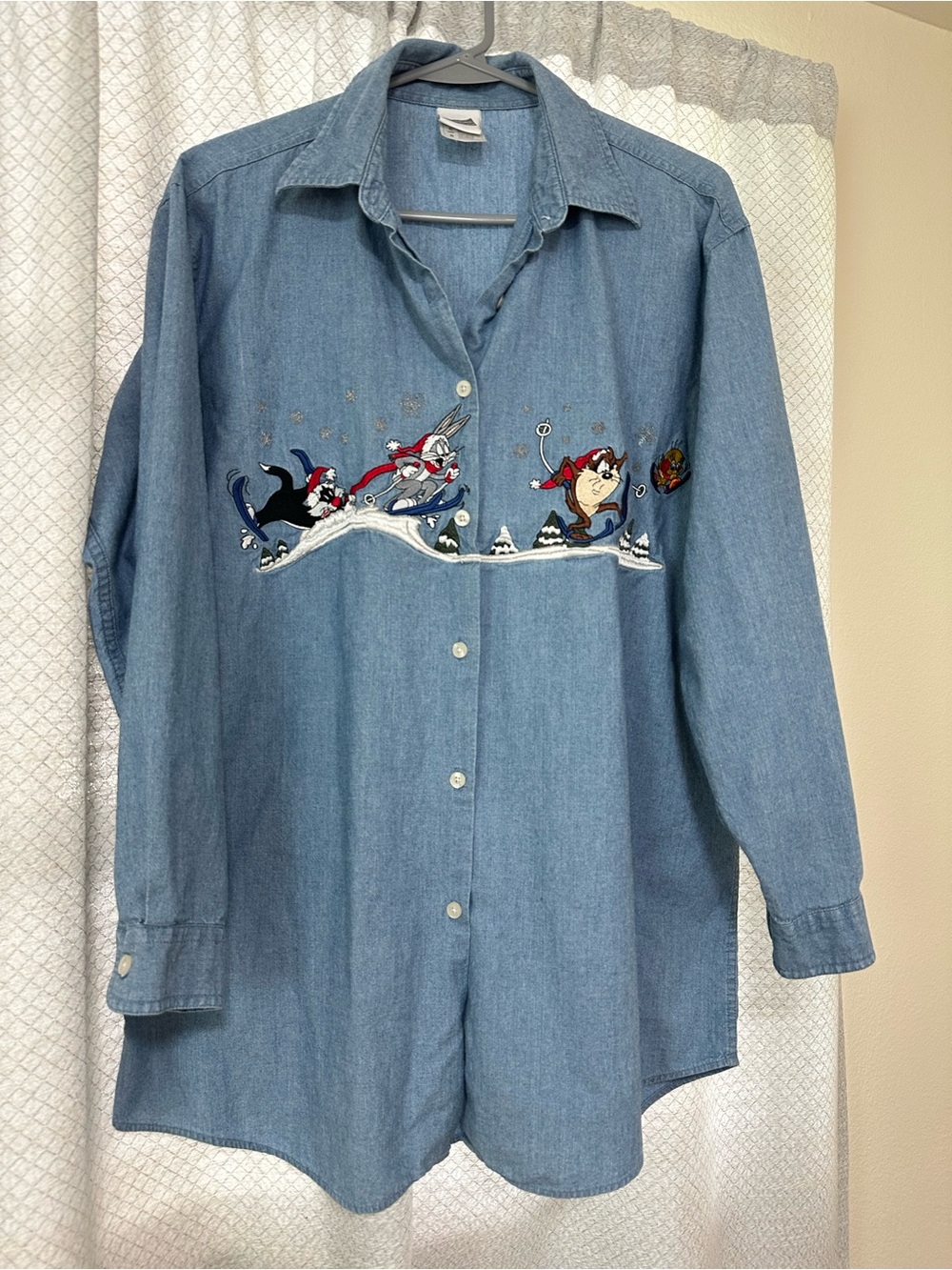 Vintage Warner Bros Lt blue Denim Button-Down holiday Looney Tunes Embroidery
